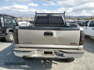 2003 GMC Sierra 1500HD SLE z VIN 1GTGC13U83F159358, wystawiony jako Copart lot #78096954 z przebiegiem 163 013 mil mil oraz Szkody całkowita. Historia ofert i sprzedaży dostępna na DreamBid. Obrazek 6.