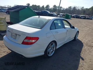 2010 Mercedes-Benz C 300 Sport z VIN WDDGF8BB5AF444764, wystawiony jako IAAI lot #41740040 z przebiegiem 118 305 mil mil oraz . Historia ofert i sprzedaży dostępna na DreamBid. Obrazek 4.