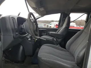 2002 Chevrolet Express with VIN 1GAHG39R121100096, listed as a Copart auction lot 84198674 with Not Provided miles and Salvage Title. Bid and sale history available at carsss.com. Image 7.