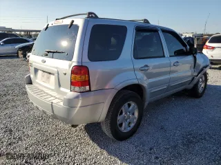 2007 Ford Escape Limited with VIN 1FMYU04187KA40993, listed as a Copart auction lot 88273655 with 209,209 mi miles and Salvage Title. Bid and sale history available at carsss.com. Image 3.