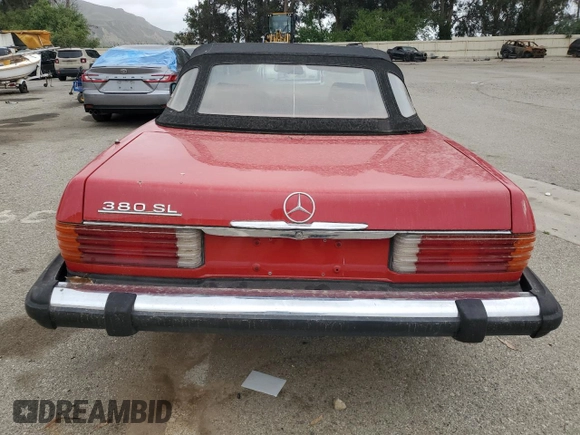 1985 Mercedes-Benz 380 z VIN WDBBA45C9FA017476, wystawiony jako Copart lot #58777585 z przebiegiem 135 805 mil mil oraz Szkoda całkowita • Salvage title. Historia ofert i sprzedaży dostępna na DreamBid. Obrazek 10.