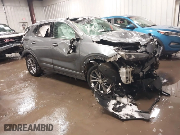 2021 Buick Encore GX Essence z VIN KL4MMGSL6MB099255, wystawiony jako IAAI lot #41613101 z przebiegiem 4 186 mil mil oraz . Historia ofert i sprzedaży dostępna na DreamBid. Obrazek 1.