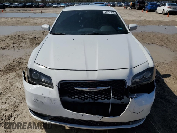 2019 Chrysler 300 S z VIN 2C3CCABG1KH654061, wystawiony jako Copart lot #47137005 z przebiegiem 109 896 mil mil oraz Szkoda całkowita • Salvage title. Historia ofert i sprzedaży dostępna na DreamBid. Obrazek 5.
