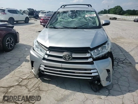 2018 Toyota Highlander SE with VIN 5TDJZRFH1JS527037, listed as a Copart auction lot 60348635 with 56,207 mi miles and Salvage title. Bid and sale history available at DreamBid. Image 14.