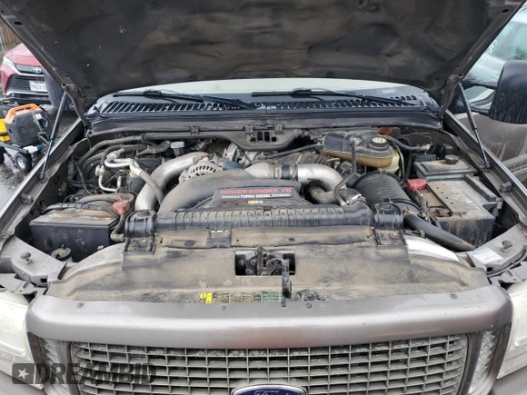 2004 Ford Excursion Limited z VIN 1FMNU42P24EA22324, wystawiony jako Copart lot #47445265 z przebiegiem 238 375 mil mil oraz Szkody całkowita. Historia ofert i sprzedaży dostępna na DreamBid. Obrazek 12.