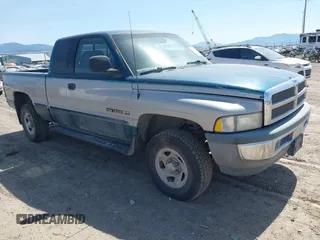 1998 Dodge 1500 z VIN 3B7HF13Z3WG149492, wystawiony jako IAAI lot #42215599 z przebiegiem 119 934 mil mil oraz . Historia ofert i sprzedaży dostępna na DreamBid. Obrazek 1.