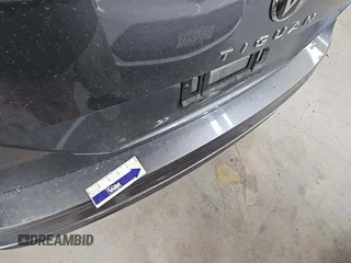 2024 Volkswagen Tiguan SE z VIN 3VV3B7AX3RM106966, wystawiony jako IAAI lot #42809081 z przebiegiem 32 302 mil mil oraz . Historia ofert i sprzedaży dostępna na DreamBid. Obrazek 16.