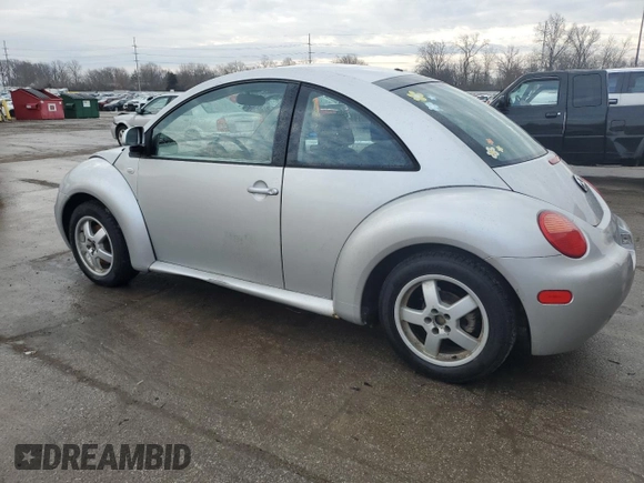 2000 Volkswagen Beetle GLS z VIN 3VWCD21C2YM409242, wystawiony jako Copart lot #46658435 z przebiegiem 90 038 mil mil oraz Szkoda całkowita • Salvage title. Historia ofert i sprzedaży dostępna na DreamBid. Obrazek 2.