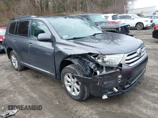 2011 Toyota Highlander z VIN 5TDBK3EH6BS090970, wystawiony jako IAAI lot #41843546 z przebiegiem 139 367 mil mil oraz . Historia ofert i sprzedaży dostępna na DreamBid. Obrazek 1.