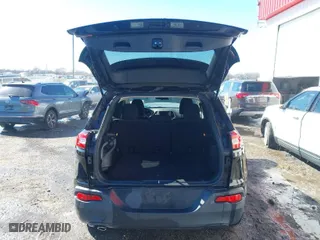 2017 Jeep Cherokee Latitude with VIN 1C4PJLCB6HW540665, listed as a IAAI auction lot 41590329 with 43,462 mi miles. Bid and sale history available at carsss.com. Image 8.