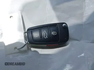 2020 Audi Q3 Premium z VIN WA1AECF39L1010852, wystawiony jako IAAI lot #39768583 z przebiegiem 100 414 mil mil oraz . Historia ofert i sprzedaży dostępna na DreamBid. Obrazek 11.