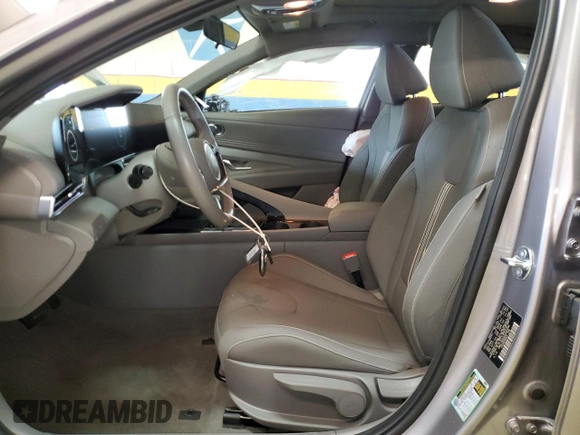 2025 Hyundai Elantra SEL Convenience z VIN KMHLS4DG4SU893058, wystawiony jako Copart lot #60174935 z przebiegiem 16 187 mil mil oraz Czysty tytuł • Clean title. Historia ofert i sprzedaży dostępna na DreamBid. Obrazek 7.
