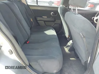 2010 Nissan Versa S z VIN 3N1BC1CP0AL358270, wystawiony jako IAAI lot #42203337 z przebiegiem 157 736 mil mil oraz . Historia ofert i sprzedaży dostępna na DreamBid. Obrazek 8.