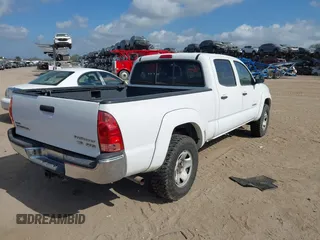 2005 Toyota Tacoma PreRunner with VIN 3TMKU72N65M001821, listed as a IAAI auction lot 41579911 with 301,297 mi miles. Bid and sale history available at carsss.com. Image 4.