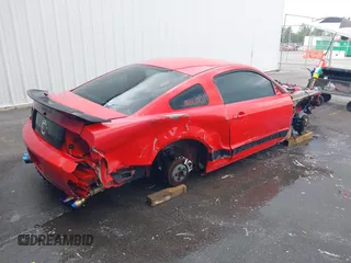 2006 Ford Mustang GT Deluxe z VIN 1ZVFT82HX65243603, wystawiony jako IAAI lot #42251021 z przebiegiem Nie podano mil oraz . Historia ofert i sprzedaży dostępna na DreamBid. Obrazek 4.