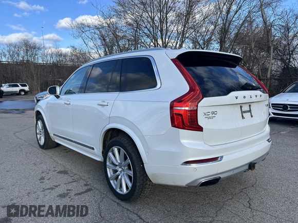 2016 Volvo XC90 T6 Inscription with VIN YV4A22PL4G1083914, listed as a IAAI auction lot 42019675 with 178,477 mi miles. Bid and sale history available at carsss.com. Image 3.