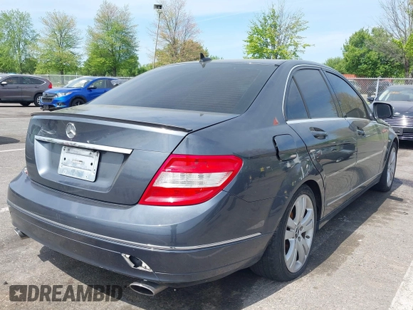 2009 Mercedes-Benz C 300 Sport z VIN WDDGF81X89R061439, wystawiony jako IAAI lot #42177083 z przebiegiem 195 633 mil mil oraz . Historia ofert i sprzedaży dostępna na DreamBid. Obrazek 4.