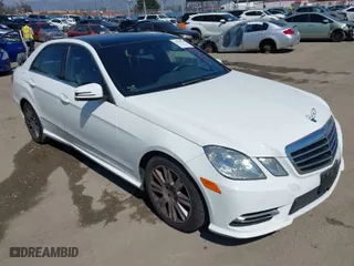 2013 Mercedes-Benz E-Class E 350 Luxury with VIN WDDHF5KB7DA739935, listed as a IAAI auction lot 41847836 with 136,783 mi miles. Bid and sale history available at carsss.com. Image 1.