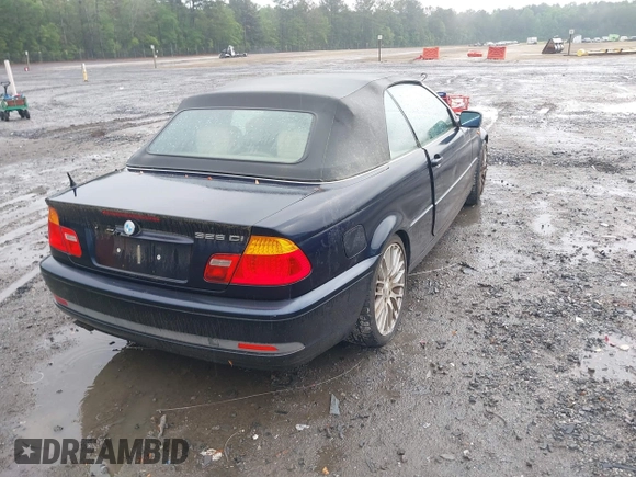 2004 BMW 3 Series 325Ci with VIN WBABW33404PL33722, listed as a IAAI auction lot 42107847 with 88,883 mi miles. Bid and sale history available at carsss.com. Image 4.