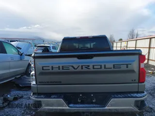 2021 Chevrolet Silverado 1500 LT z VIN 3GCUYDED3MG103587, wystawiony jako IAAI lot #41820846 z przebiegiem 101 809 mil mil oraz . Historia ofert i sprzedaży dostępna na DreamBid. Obrazek 15.