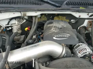 2006 Chevrolet Silverado 2500HD LT2 z VIN 1GCHC23U96F175485, wystawiony jako IAAI lot #42532864 z przebiegiem 296 332 mil mil oraz . Historia ofert i sprzedaży dostępna na DreamBid. Obrazek 19.