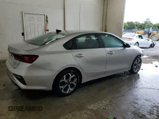2021 Kia Forte LXS z VIN 3KPF24AD3ME399979, wystawiony jako Copart lot #58236575 z przebiegiem 83 087 mil mil oraz Czysty tytuł • Clean title. Historia ofert i sprzedaży dostępna na DreamBid. Obrazek 3.