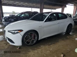 2023 Alfa Romeo Giulia Veloce z VIN ZARFAMBN6P7669436, wystawiony jako Copart lot #44407285 z przebiegiem 21 841 mil mil oraz Szkody całkowita. Historia ofert i sprzedaży dostępna na DreamBid. Obrazek 1.