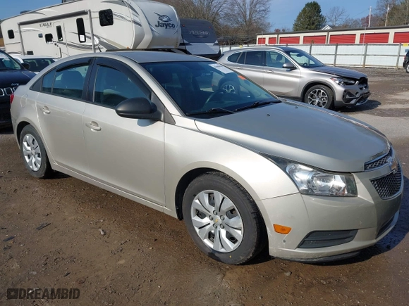 2014 Chevrolet Cruze LS with VIN 1G1PB5SG1E7343312, listed as a IAAI auction lot 40888980 with 80,251 mi miles. Bid and sale history available at carsss.com. Image 1.