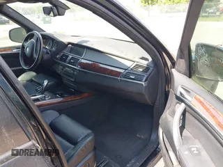 2012 BMW X5 35d z VIN 5UXZW0C51CL665326, wystawiony jako IAAI lot #42633853 z przebiegiem Nie podano mil oraz . Historia ofert i sprzedaży dostępna na DreamBid. Obrazek 5.