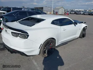 2020 Chevrolet Camaro 1SS with VIN 1G1FE1R72L0137049, listed as a IAAI auction lot 41507341 with 28,800 mi miles. Bid and sale history available at carsss.com. Image 4.