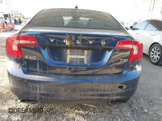 2014 Volvo S60 T5 with VIN YV1612FS2E2282675, listed as a IAAI auction lot 40797039 with 121,598 mi miles. Bid and sale history available at carsss.com. Image 15.