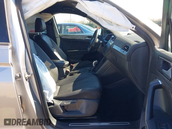 2022 Volkswagen Tiguan SE R-Line Black z VIN 3VVCB7AX4NM008121, wystawiony jako IAAI lot #41671382 z przebiegiem 71 674 mil mil oraz . Historia ofert i sprzedaży dostępna na DreamBid. Obrazek 5.
