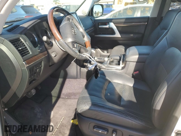 2016 Toyota Land Cruiser z VIN JTMCY7AJ2G4041240, wystawiony jako Copart lot #74304804 z przebiegiem 39 297 mil mil oraz Szkoda całkowita • Salvage title. Historia ofert i sprzedaży dostępna na DreamBid. Obrazek 7.