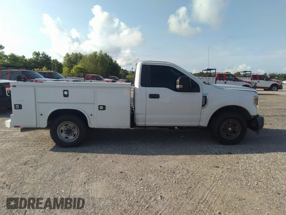 2018 Ford F-250 XL z VIN 1FDBF2A65JEC47942, wystawiony jako IAAI lot #42362008 z przebiegiem 173 284 mil mil oraz . Historia ofert i sprzedaży dostępna na DreamBid. Obrazek 13.
