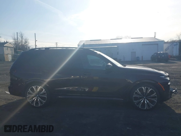 2023 BMW X7 M60i z VIN 5UX33EM03P9R02884, wystawiony jako IAAI lot #41879035 z przebiegiem 45 466 mil mil oraz . Historia ofert i sprzedaży dostępna na DreamBid. Obrazek 13.