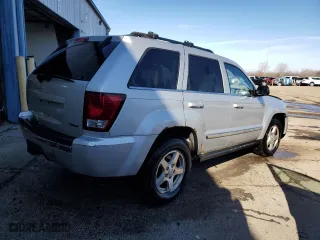 2007 Jeep Grand Cherokee Limited with VIN 1J8HR58287C589747, listed as a Copart auction lot 42752915 with 106,900 mi miles and Salvage Title. Bid and sale history available at carsss.com. Image 3.