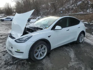 2021 Tesla Model Y Long Range z VIN 5YJYGAEE7MF281875, wystawiony jako Copart lot #45351495 z przebiegiem Nie podano mil oraz Szkoda całkowita • Salvage title. Historia ofert i sprzedaży dostępna na DreamBid. Obrazek 1.