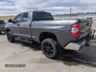 2017 Toyota Tundra SR z VIN 5TFUW5F19HX656990, wystawiony jako Copart lot #51087865 z przebiegiem 123 481 mil mil oraz Szkoda całkowita • Salvage title. Historia ofert i sprzedaży dostępna na DreamBid. Obrazek 2.
