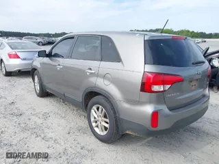 2015 Kia Sorento LX with VIN 5XYKT3A63FG619621, listed as a IAAI auction lot 39313273 with 258,119 mi miles. Bid and sale history available at carsss.com. Image 3.