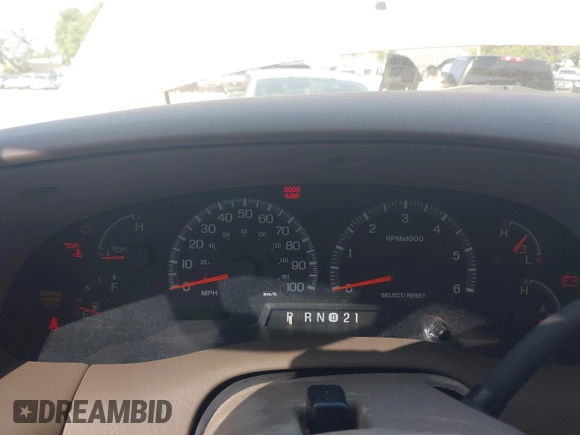 2000 Ford Expedition Eddie Bauer with VIN 1FMPU18L4YLA55368, listed as a IAAI auction lot 42195865 with Not provided miles and . Bid and sale history available at DreamBid. Image 7.