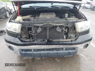 2012 Toyota Tundra z VIN 5TFRM5F15CX040630, wystawiony jako IAAI lot #42213728 z przebiegiem 242 469 mil mil oraz . Historia ofert i sprzedaży dostępna na DreamBid. Obrazek 10.