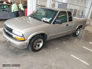 1999 Chevrolet S-10 LS with VIN 1GCCS19XXX8176546, listed as a IAAI auction lot 41587346 with 182,642 mi miles. Bid and sale history available at carsss.com. Image 2.
