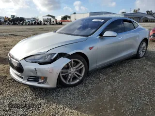 2015 Tesla Model S 85D with VIN 5YJSA1H25FF080956, listed as a Copart auction lot 45336675 with 118,377 mi miles and Salvage Title. Bid and sale history available at carsss.com. Image 1.