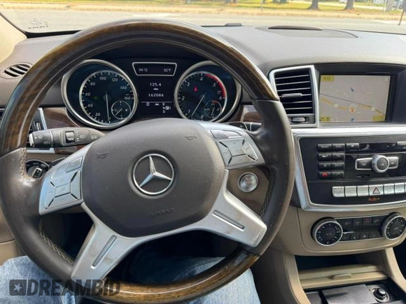 2012 Mercedes-Benz M 350 z VIN 4JGDA2EB0CA030386, wystawiony jako Copart lot #59906145 z przebiegiem 162 086 mil mil oraz Czysty tytuł • Clean title. Historia ofert i sprzedaży dostępna na DreamBid. Obrazek 7.