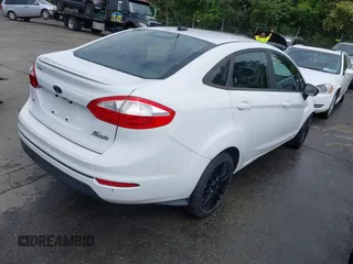 2019 Ford Fiesta SE z VIN 3FADP4BJ2KM143337, wystawiony jako IAAI lot #42179937 z przebiegiem 124 078 mil mil oraz . Historia ofert i sprzedaży dostępna na DreamBid. Obrazek 4.