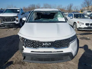 2022 Kia Sorento LX z VIN 5XYRGDLC7NG148891, wystawiony jako IAAI lot #41781953 z przebiegiem 58 100 mil mil oraz . Historia ofert i sprzedaży dostępna na DreamBid. Obrazek 12.
