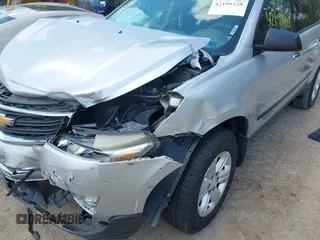 2014 Chevrolet Traverse LS z VIN 1GNKVFED1EJ334488, wystawiony jako IAAI lot #42199428 z przebiegiem Nie podano mil oraz . Historia ofert i sprzedaży dostępna na DreamBid. Obrazek 17.