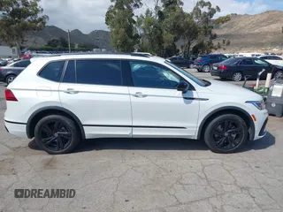 2023 Volkswagen Tiguan SE R-Line Black z VIN 3VVCB7AX3PM115373, wystawiony jako IAAI lot #42257944 z przebiegiem 22 316 mil mil oraz . Historia ofert i sprzedaży dostępna na DreamBid. Obrazek 13.