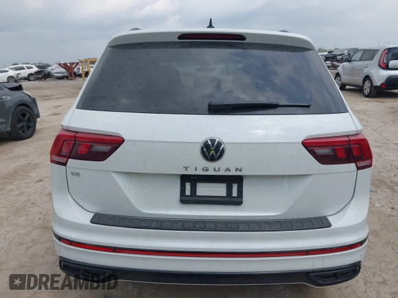 2024 Volkswagen Tiguan SE R-Line Black z VIN 3VVCB7AX3RM111987, wystawiony jako IAAI lot #42148019 z przebiegiem 6 455 mil mil oraz . Historia ofert i sprzedaży dostępna na DreamBid. Obrazek 16.