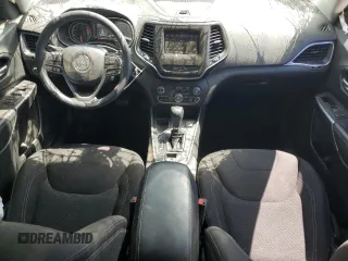 2019 Jeep Cherokee Latitude с VIN 1C4PJLCB5KD232681, выставлен на аукционе Copart как лот 60641735 с пробегом 52 979 миль миль и Списание • Salvage title. История ставок и продаж доступна на DreamBid. Изображение 8.